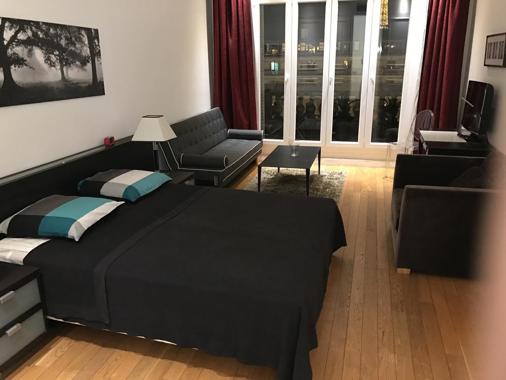 Avenue Des Champs-elysees Apartment Paris